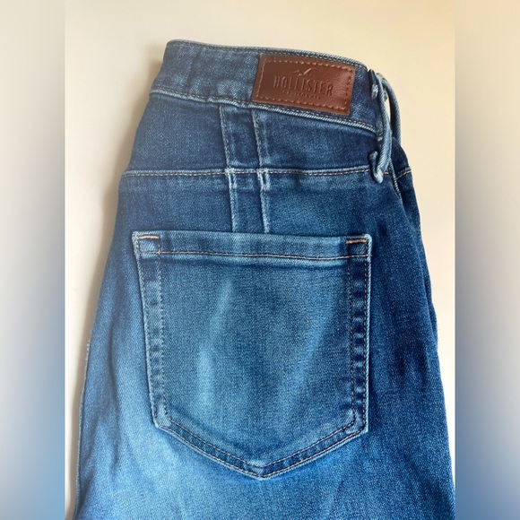 Hollister Ultra High-Rise Mom Jeans Vintage Stretch - Picture 4 of 10